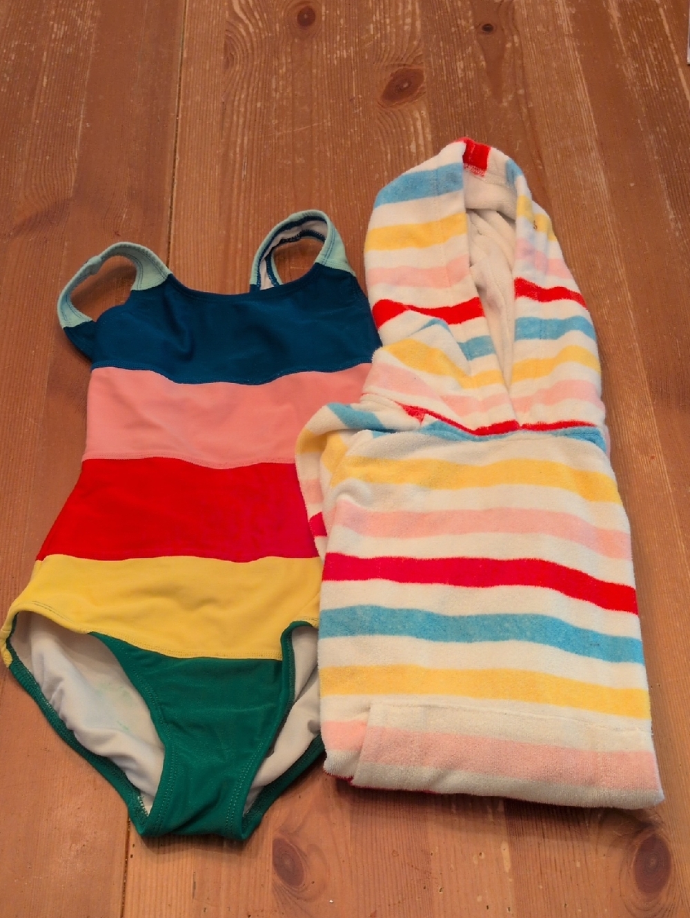 Hanna Andersson Stripe Multicolor One-Piece with Coord. Hooded Towel Sz 120
